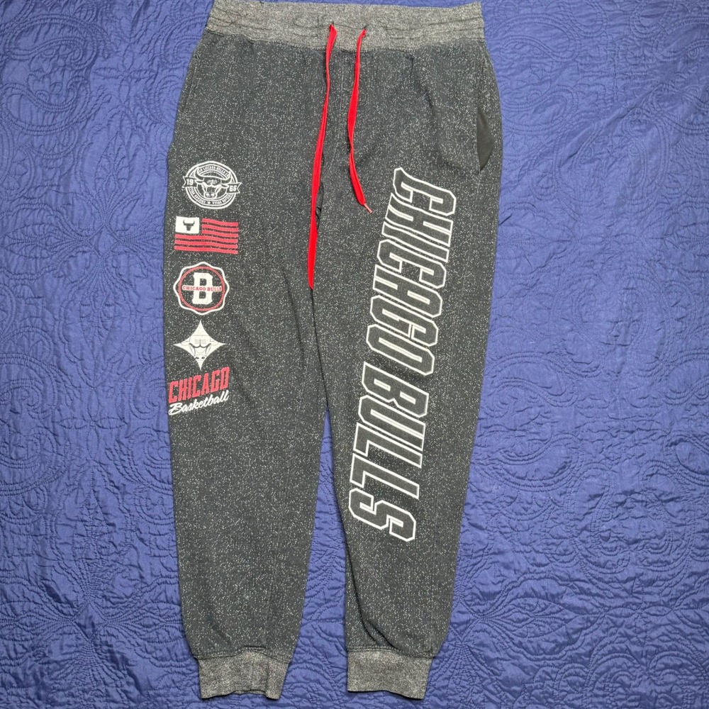 Chicago Bulls NBA Mens XL Sweatpants Joggers Stitches Patches Basketball Read‎